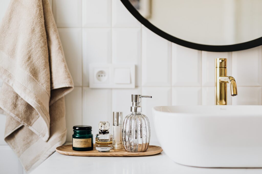 Quick And Easy Ways To Keep A Tidy Home: Refresh Bathroom Daily