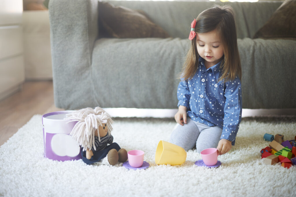 kid playing toys 1