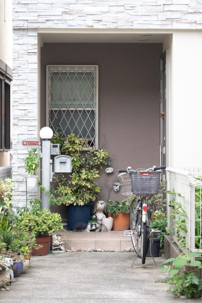 Quick And Easy Ways To Keep A Tidy Home: Tidy As You Go